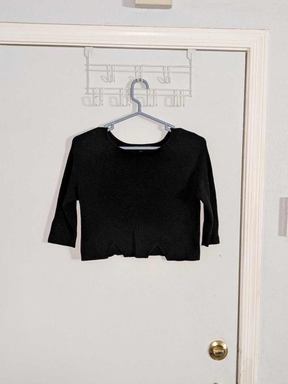 Chic Forever 21 Black Scoop Neck Cropped Knit Top - 3/4 Sleeves